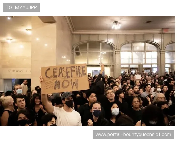 英超门票价格屡创新高 球迷组织联合发起抗议行动呼吁降价