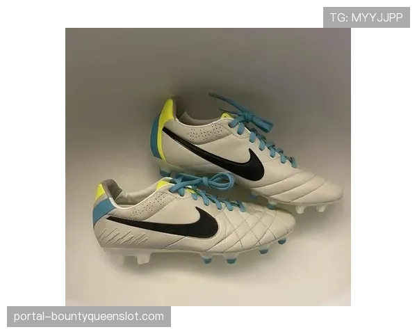 某运动品牌发布2026年春季足球鞋系列,主打“提升传中球旋转与控制”科技